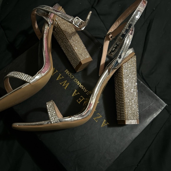 New Azalea Wang high heeled metallic silver strap shoes size 7. - Picture 5 of 7